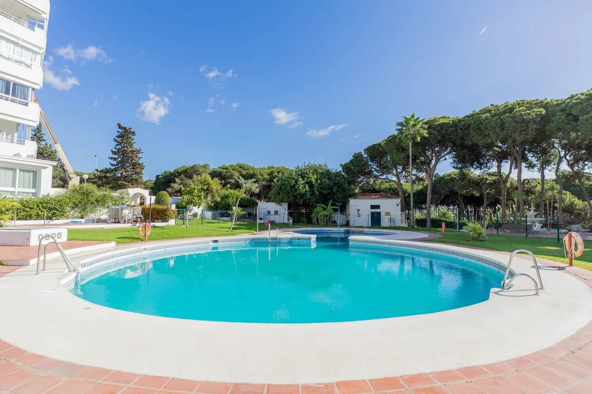 Middle Floor Studio for Sale in Calahonda, Málaga - Image 8