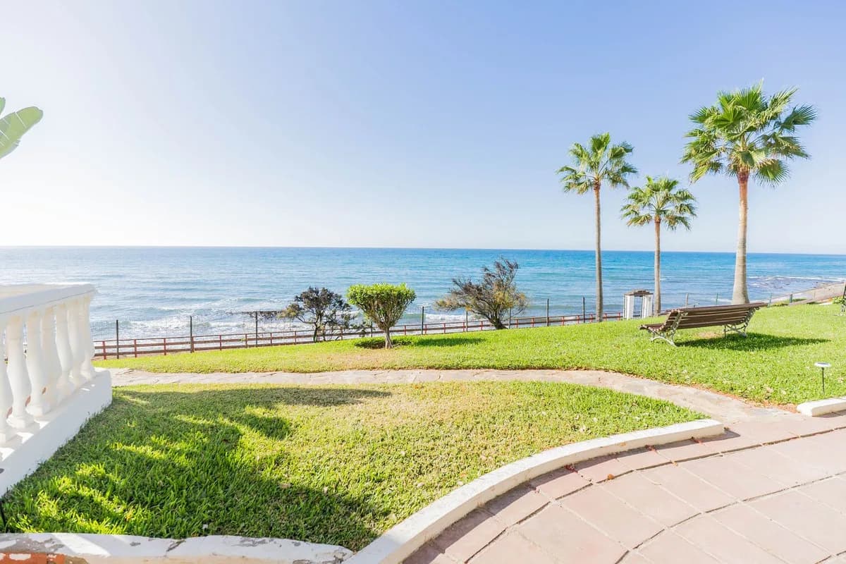 Middle Floor Studio for Sale in Calahonda, Málaga - Image 9