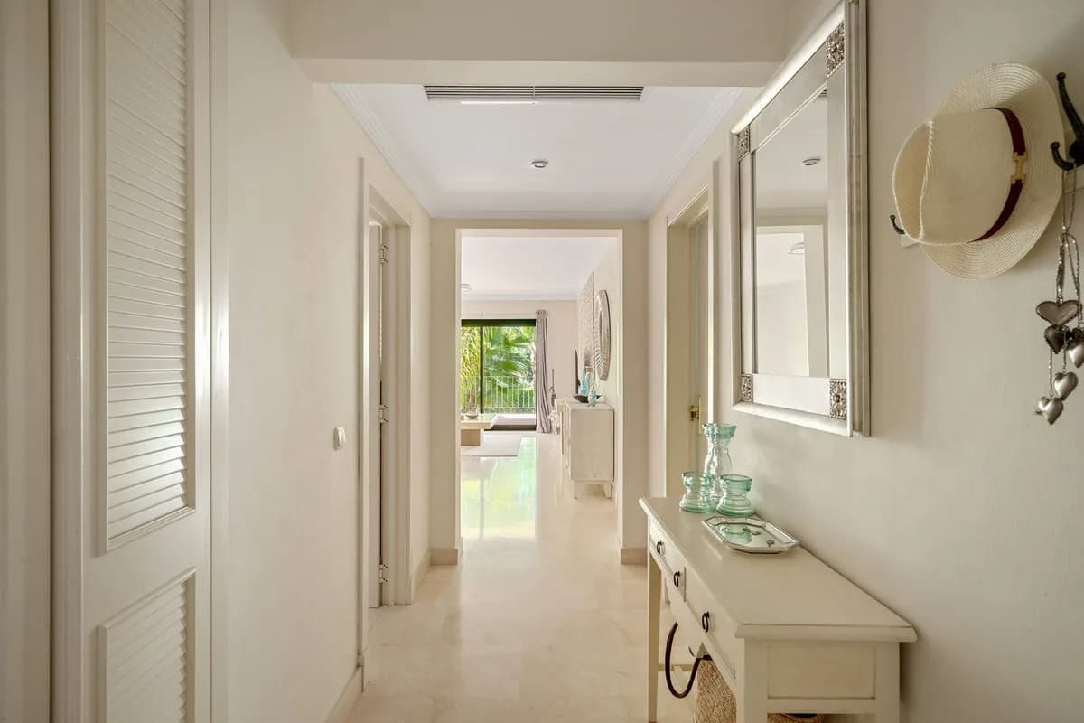 3 Bedroom Middle Floor Apartment for Sale in Nueva Andalucía, Málaga - Image 2