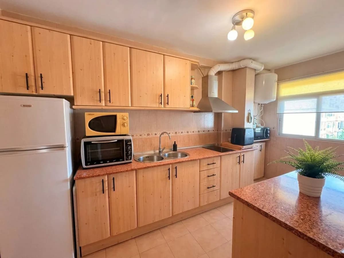 3 Bedroom Middle Floor Apartment for Sale in Torremolinos, Málaga - Image 3
