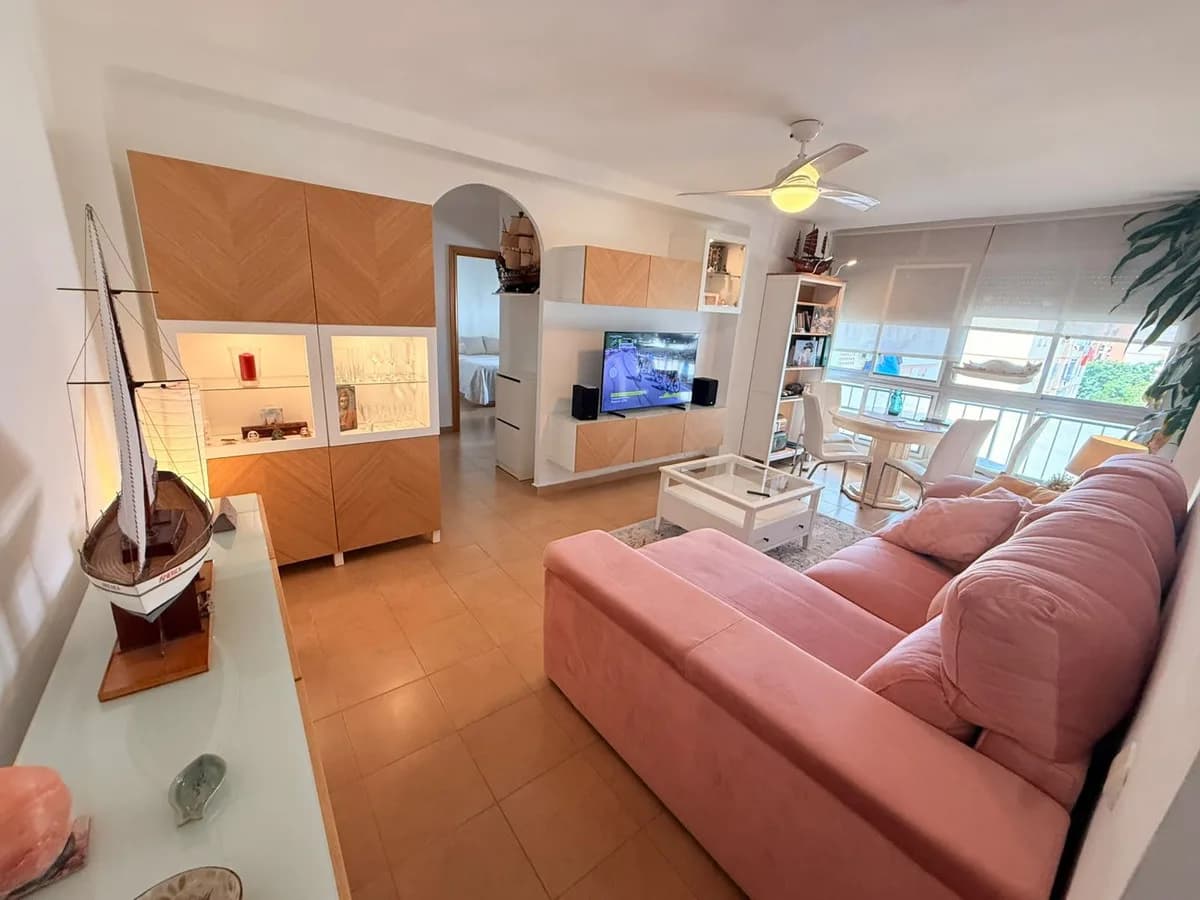 3 Bedroom Middle Floor Apartment for Sale in Torremolinos, Málaga - Image 9