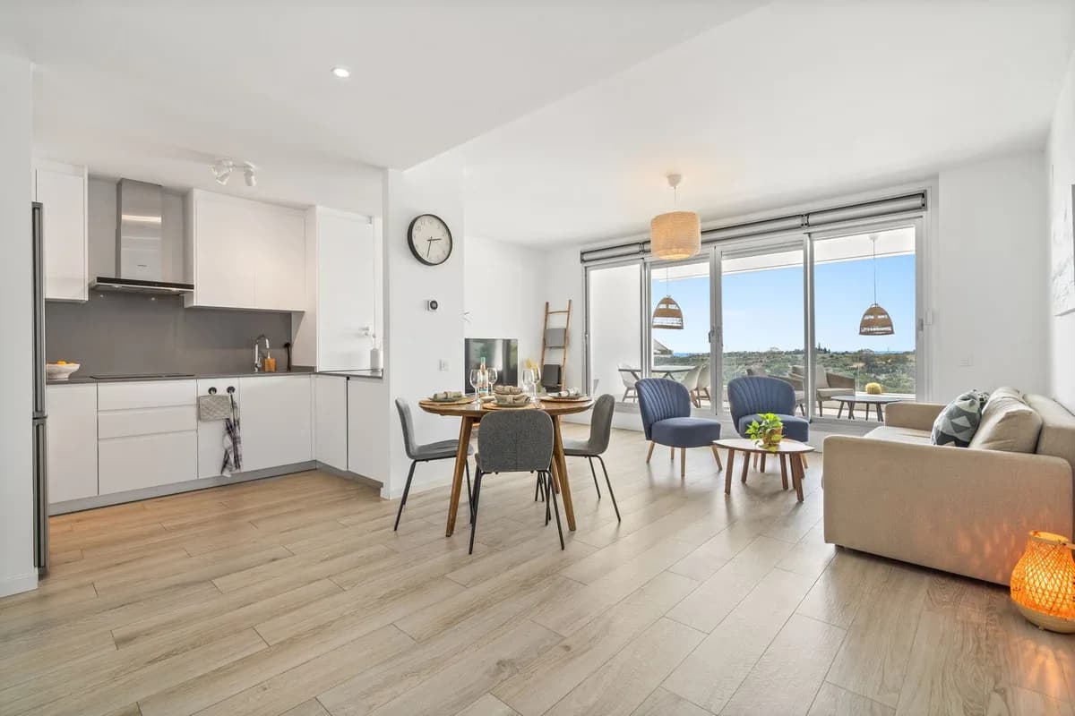 2 Bedroom Ground Floor Apartment for Sale in Cancelada, Málaga - Image 2