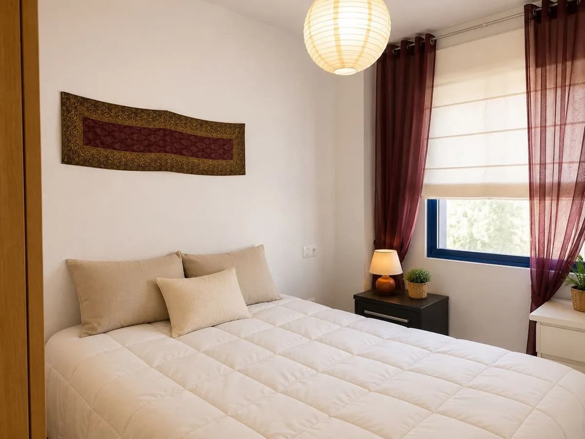 2 Bedroom Middle Floor Apartment for Sale in Las Lagunas, Málaga - Image 9
