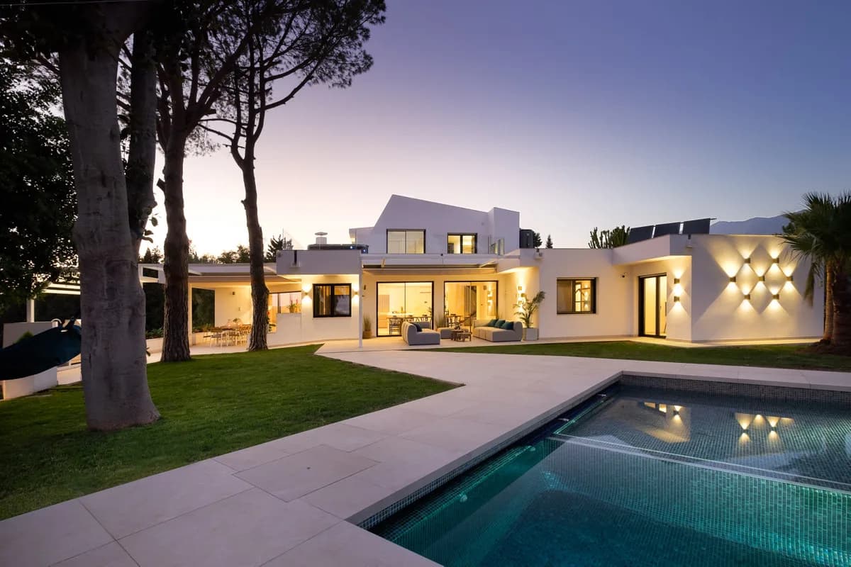 6 Bedroom Detached Villa for Sale in Sierrezuela, Málaga - Image 5