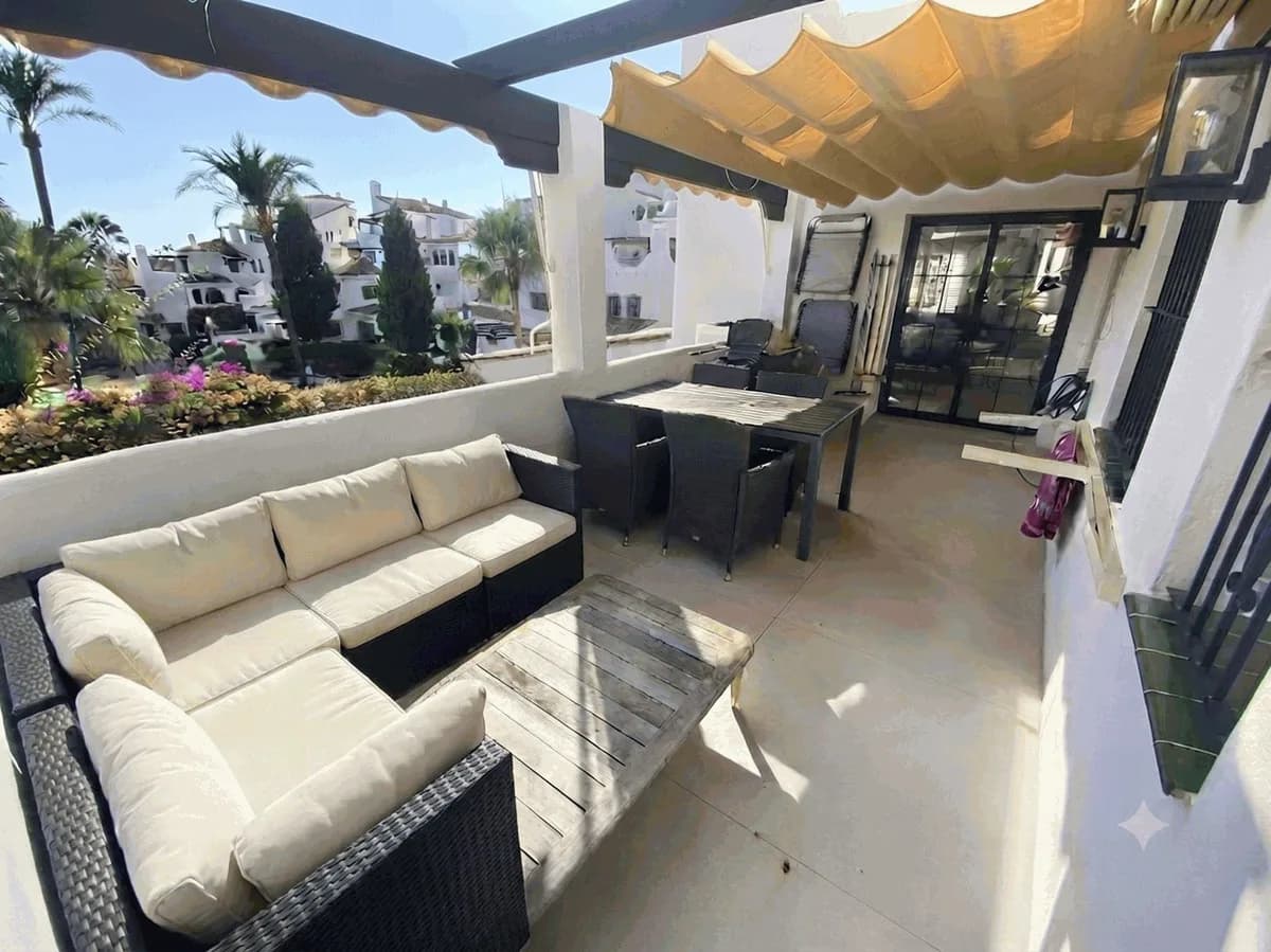 2 Bedroom Middle Floor Apartment for Sale in Nueva Andalucía, Málaga - Image 4