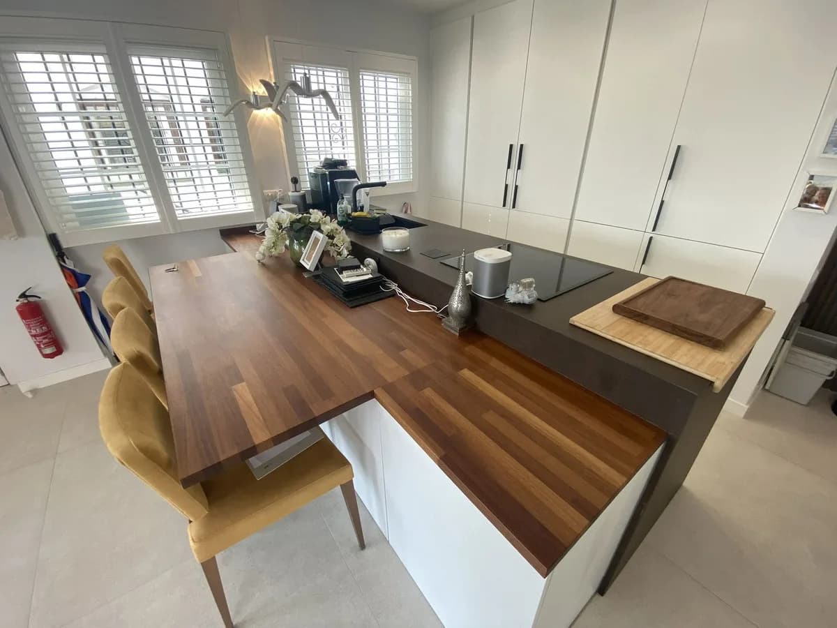 2 Bedroom Middle Floor Apartment for Sale in Nueva Andalucía, Málaga - Image 7