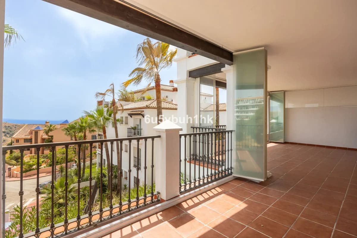 2 Bedroom Middle Floor Apartment for Sale in Calahonda, Málaga - Image 5