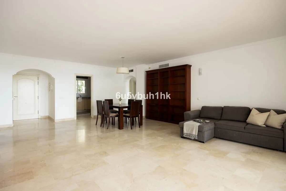 2 Bedroom Middle Floor Apartment for Sale in Calahonda, Málaga - Image 9