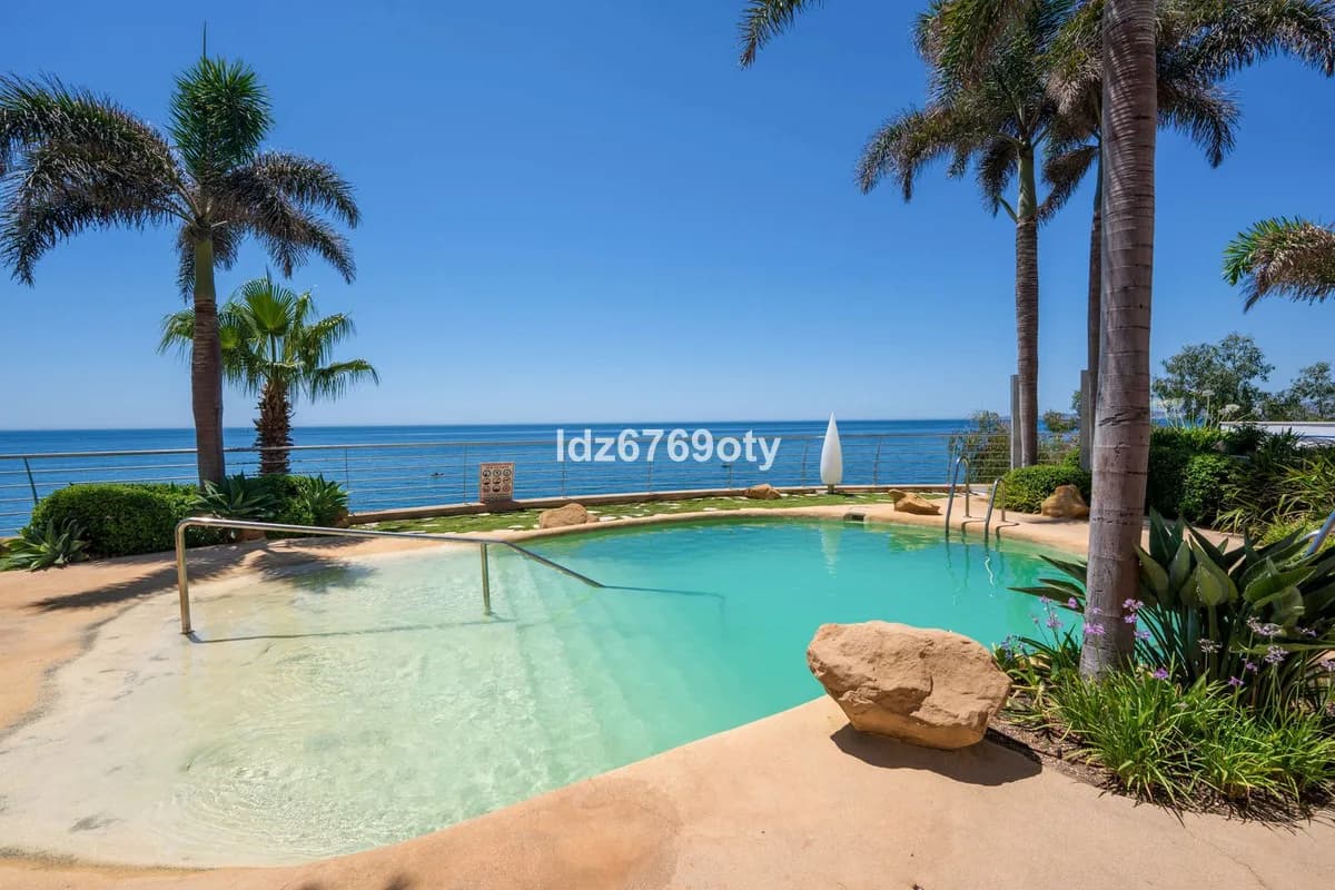 3 Bedroom Middle Floor Apartment for Sale in Benalmadena Costa, Málaga