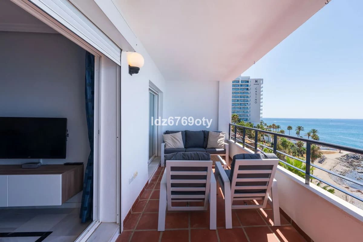 3 Bedroom Middle Floor Apartment for Sale in Benalmadena Costa, Málaga - Image 8