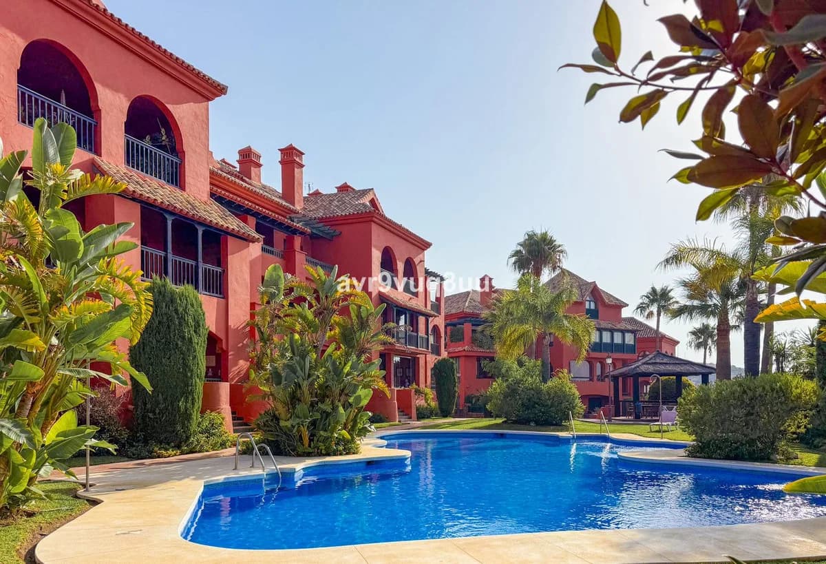 3 Bedroom Middle Floor Apartment for Sale in Calahonda, Málaga