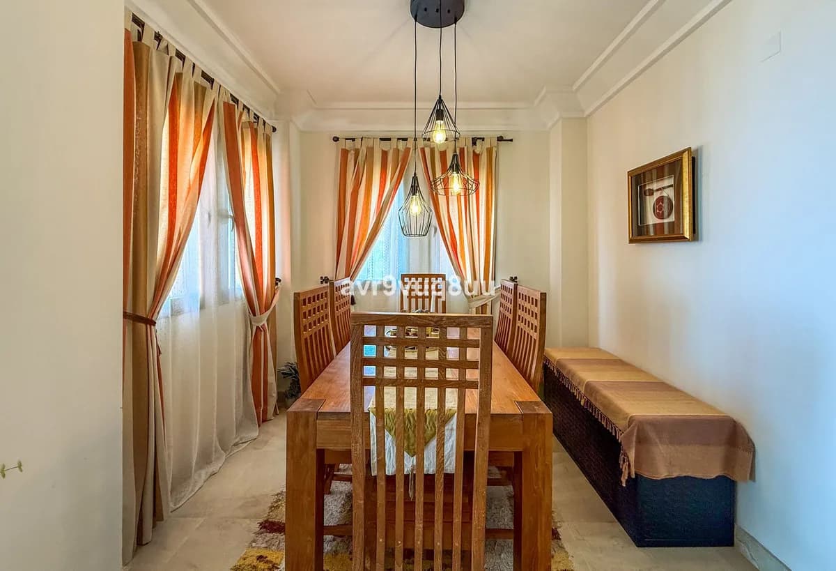 3 Bedroom Middle Floor Apartment for Sale in Calahonda, Málaga - Image 9