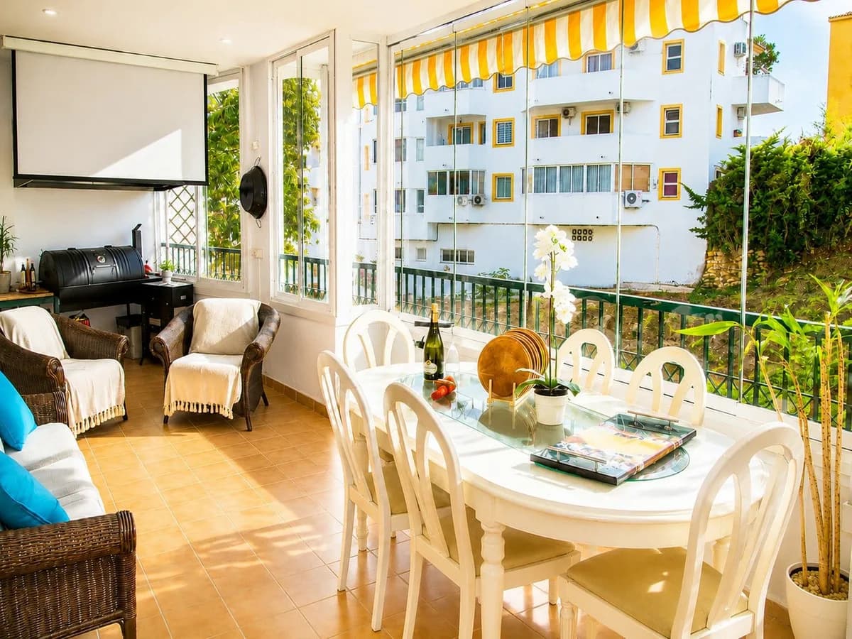 2 Bedroom Middle Floor Apartment for Sale in Calahonda, Málaga - Image 5