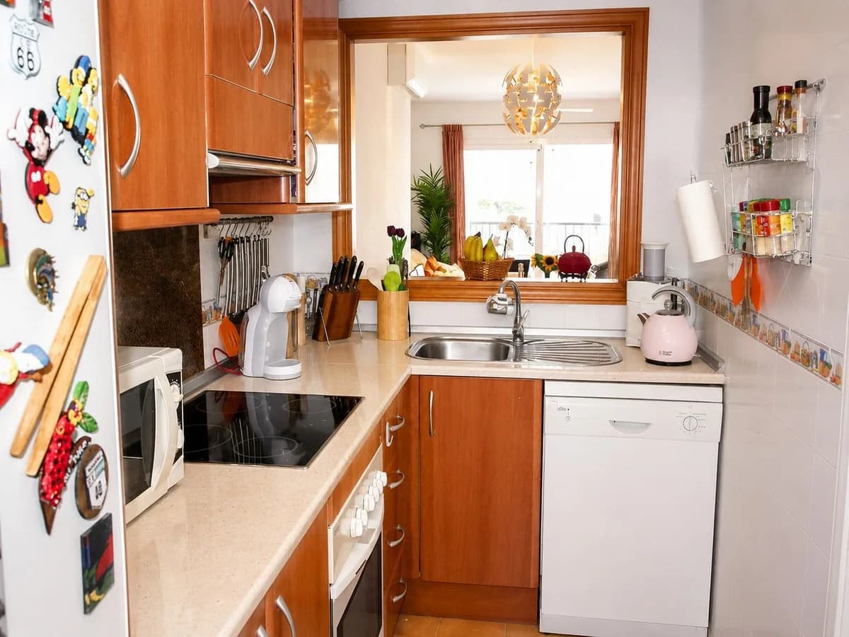 2 Bedroom Middle Floor Apartment for Sale in Calahonda, Málaga - Image 8