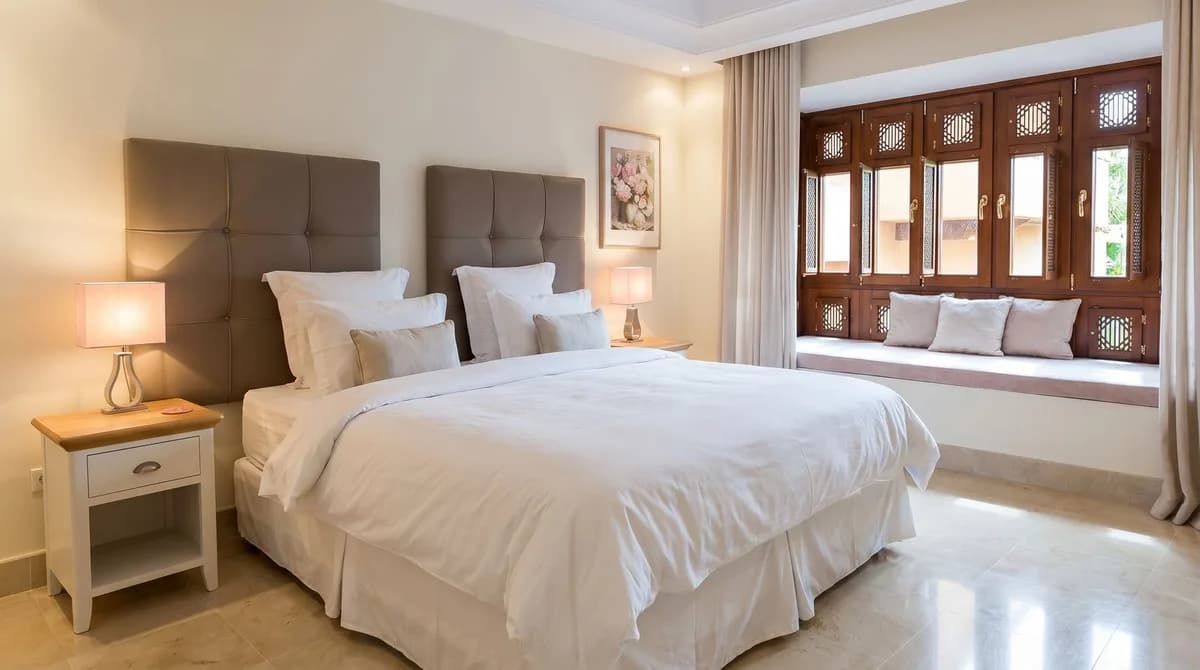 2 Bedroom Middle Floor Apartment for Sale in Nueva Andalucía, Málaga - Image 5