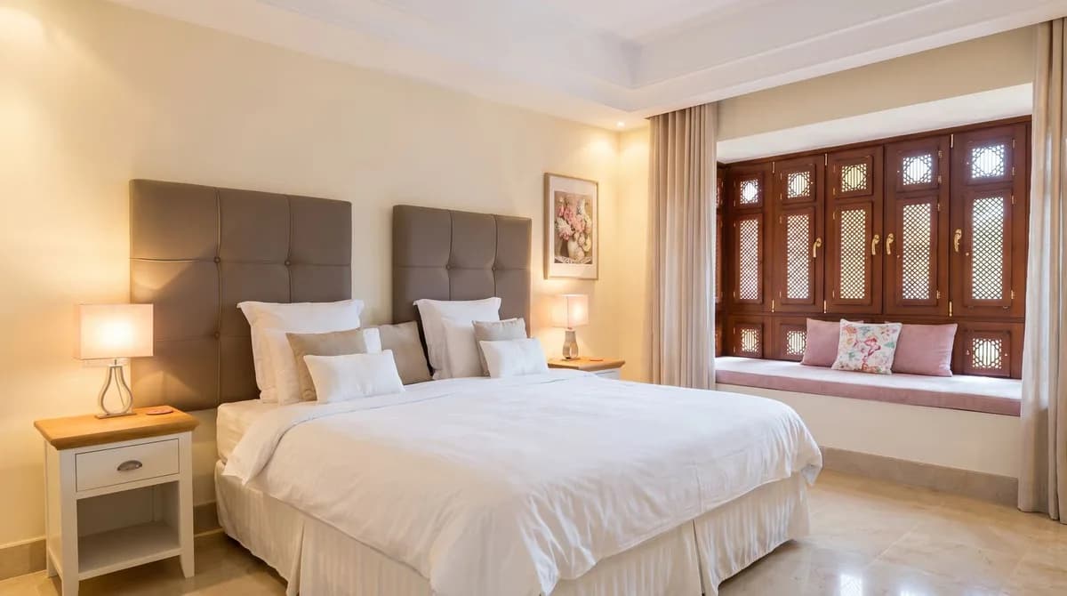 2 Bedroom Middle Floor Apartment for Sale in Nueva Andalucía, Málaga - Image 6