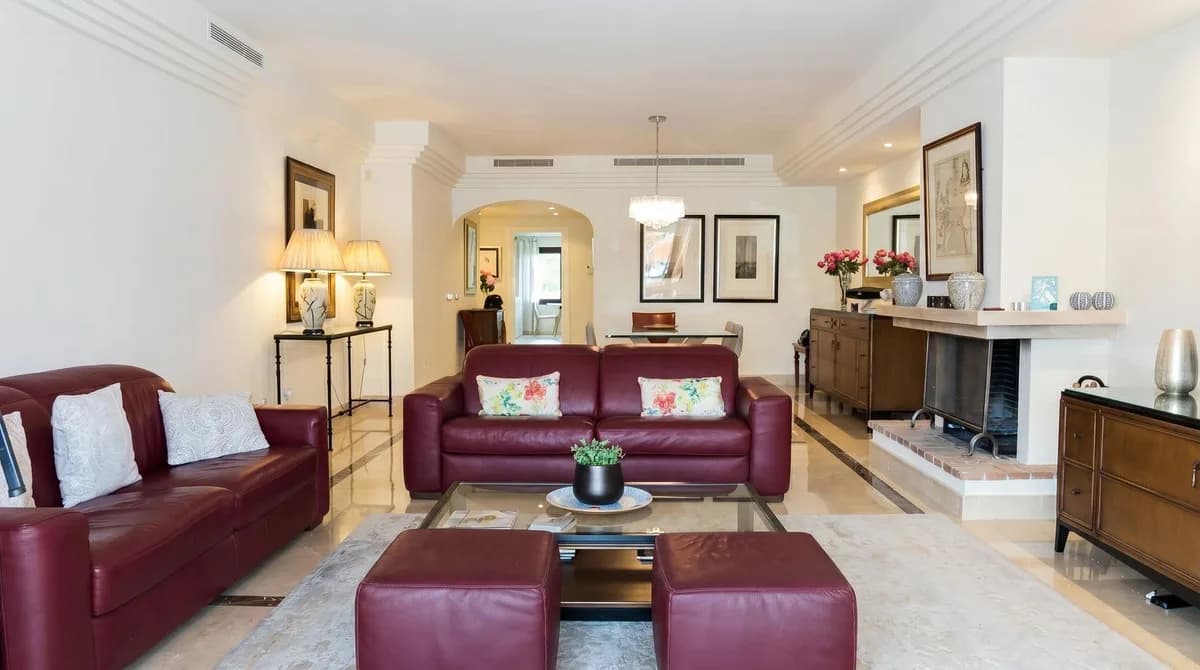 2 Bedroom Middle Floor Apartment for Sale in Nueva Andalucía, Málaga - Image 7