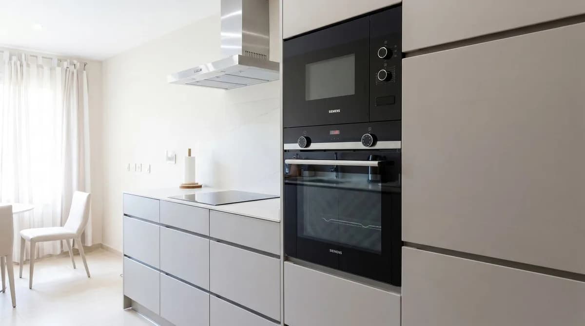 2 Bedroom Middle Floor Apartment for Sale in Nueva Andalucía, Málaga - Image 8