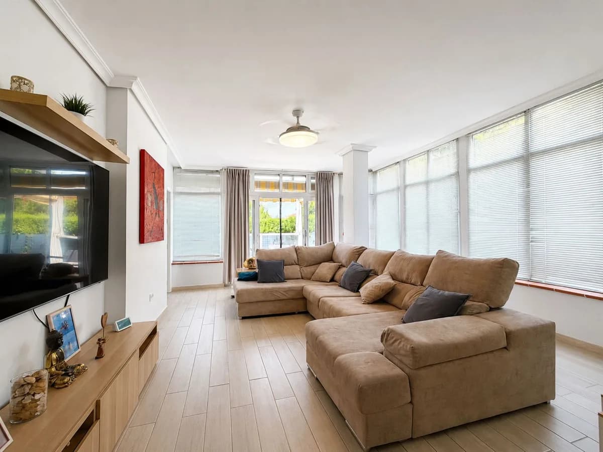 3 Bedroom Ground Floor Apartment for Sale in El Chaparral, Málaga