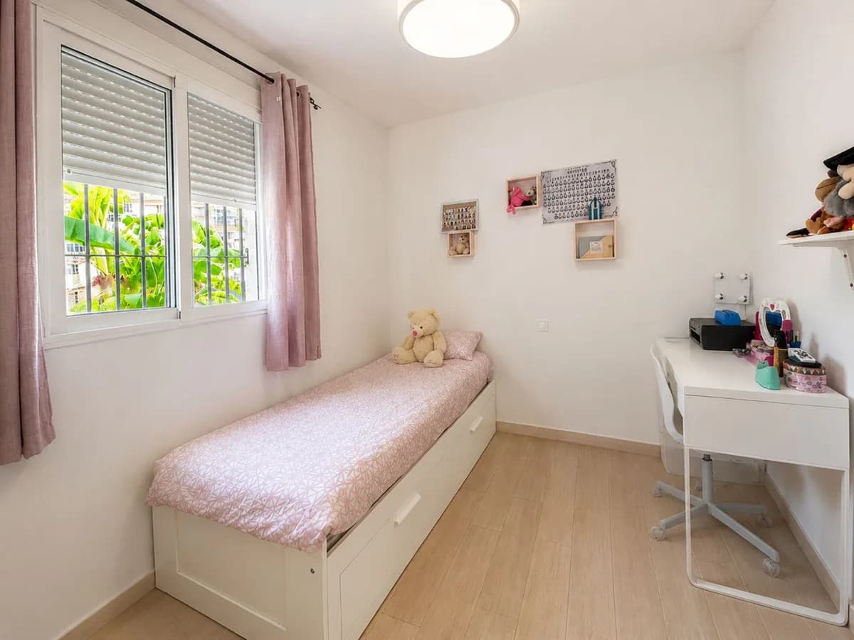 3 Bedroom Ground Floor Apartment for Sale in El Chaparral, Málaga - Image 8