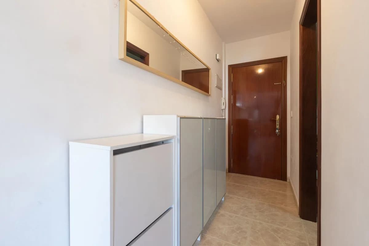 3 Bedroom Middle Floor Apartment for Sale in Los Boliches, Málaga - Image 2