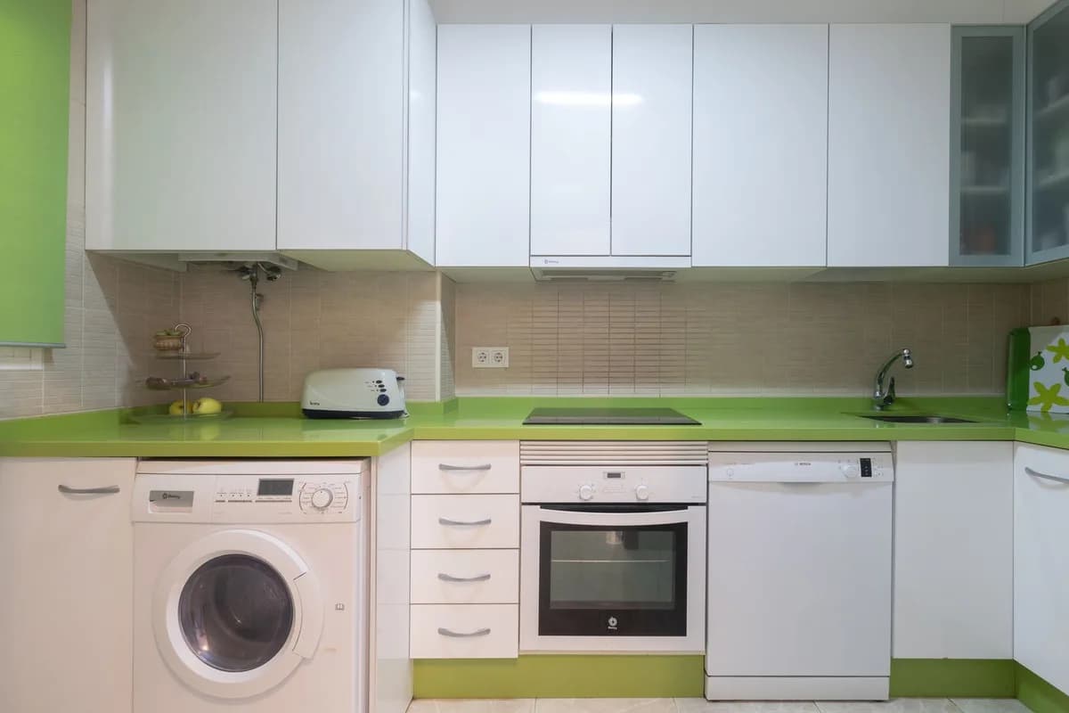 3 Bedroom Middle Floor Apartment for Sale in Los Boliches, Málaga - Image 3