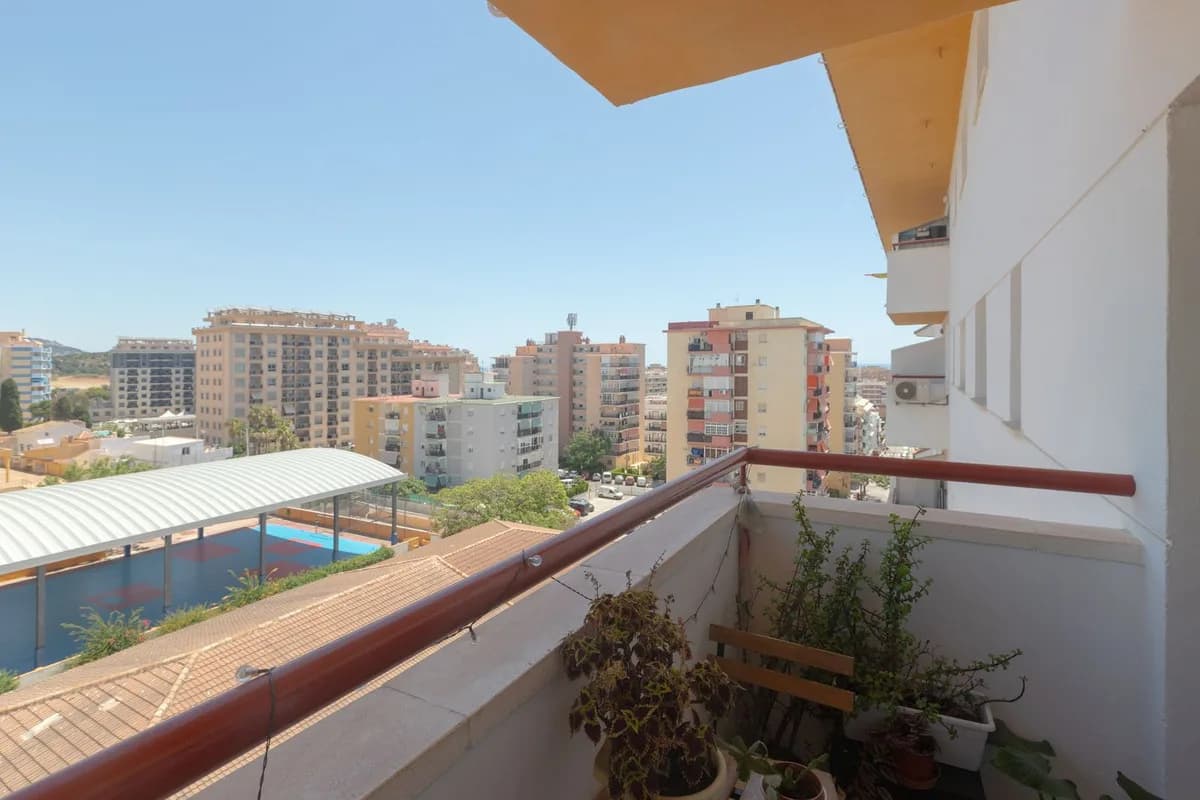 3 Bedroom Middle Floor Apartment for Sale in Los Boliches, Málaga - Image 9