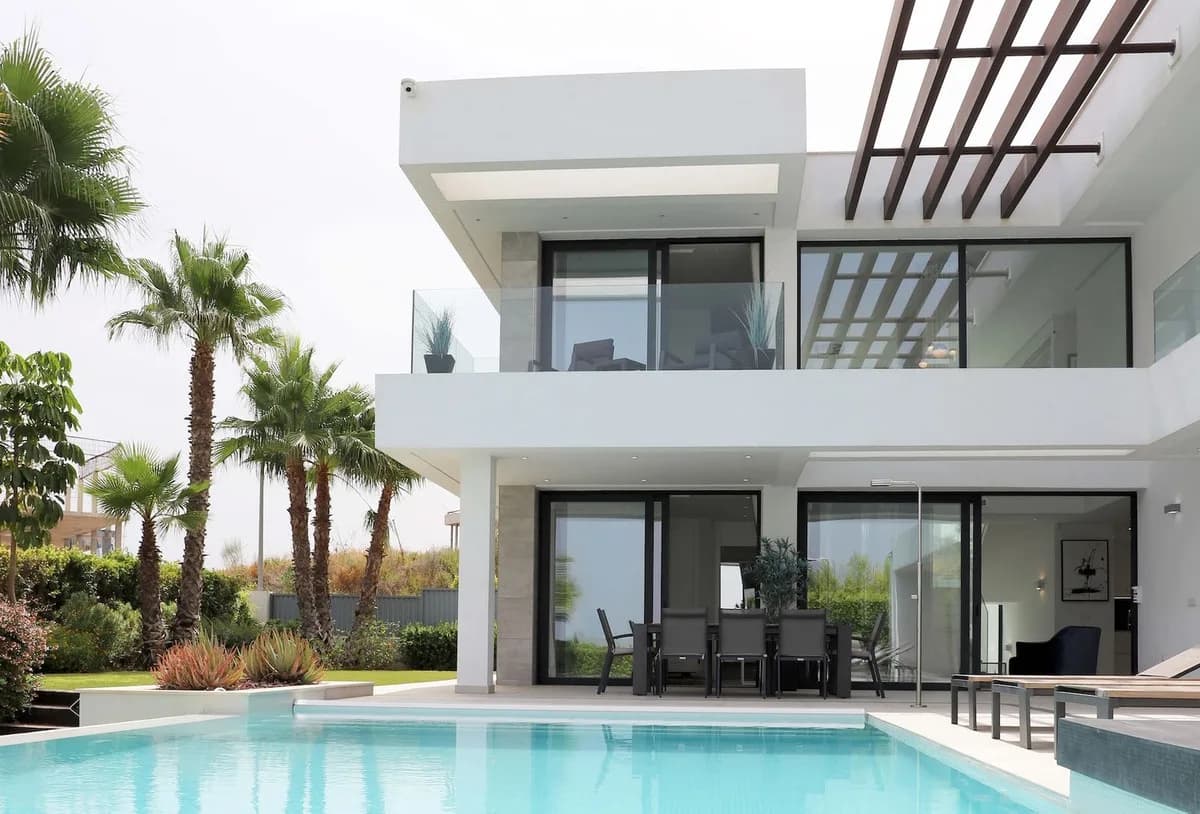 5 Bedroom Detached Villa for Sale in New Golden Mile, Málaga - Image 4