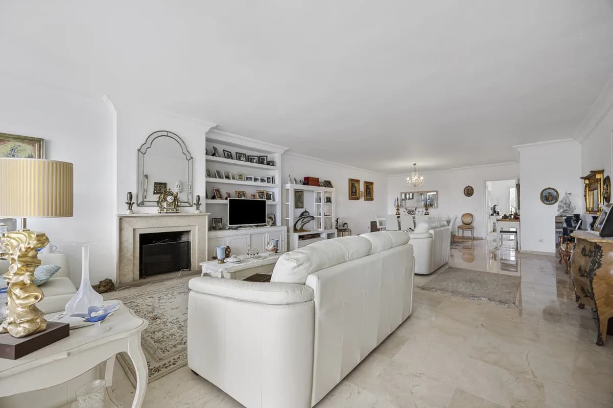 2 Bedroom Middle Floor Apartment for Sale in Guadalmina Alta, Málaga - Image 4