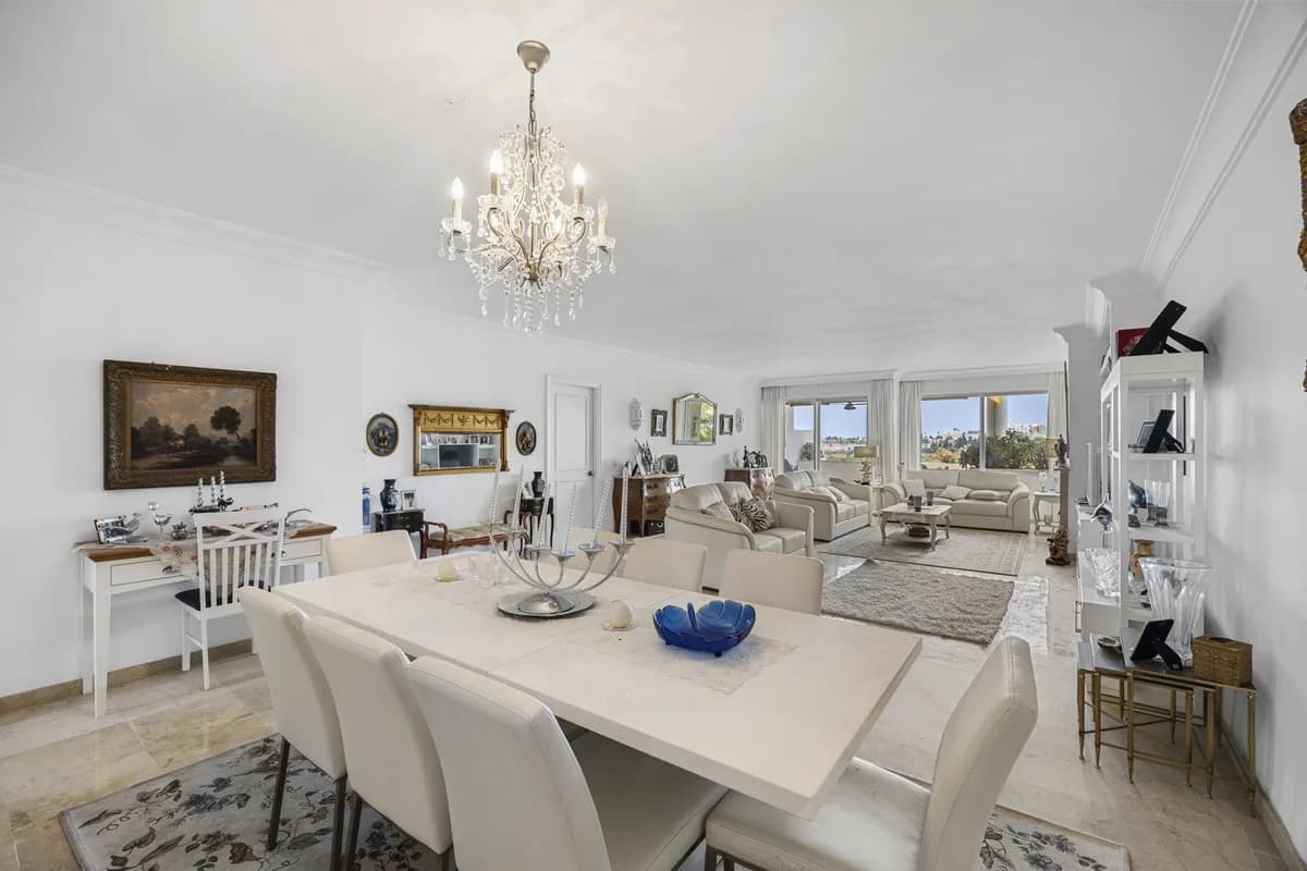 2 Bedroom Middle Floor Apartment for Sale in Guadalmina Alta, Málaga - Image 7