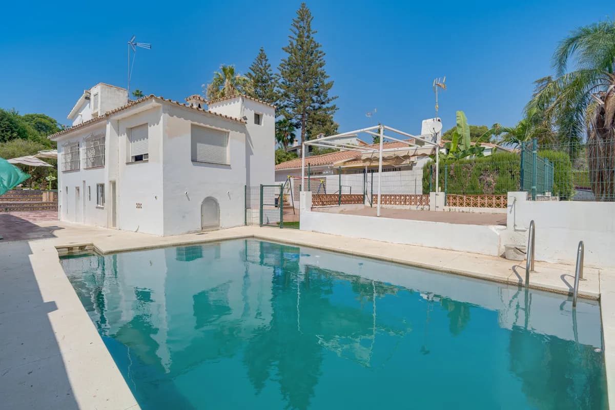 2 Bedroom Detached Villa for Sale in Nueva Andalucía, Málaga