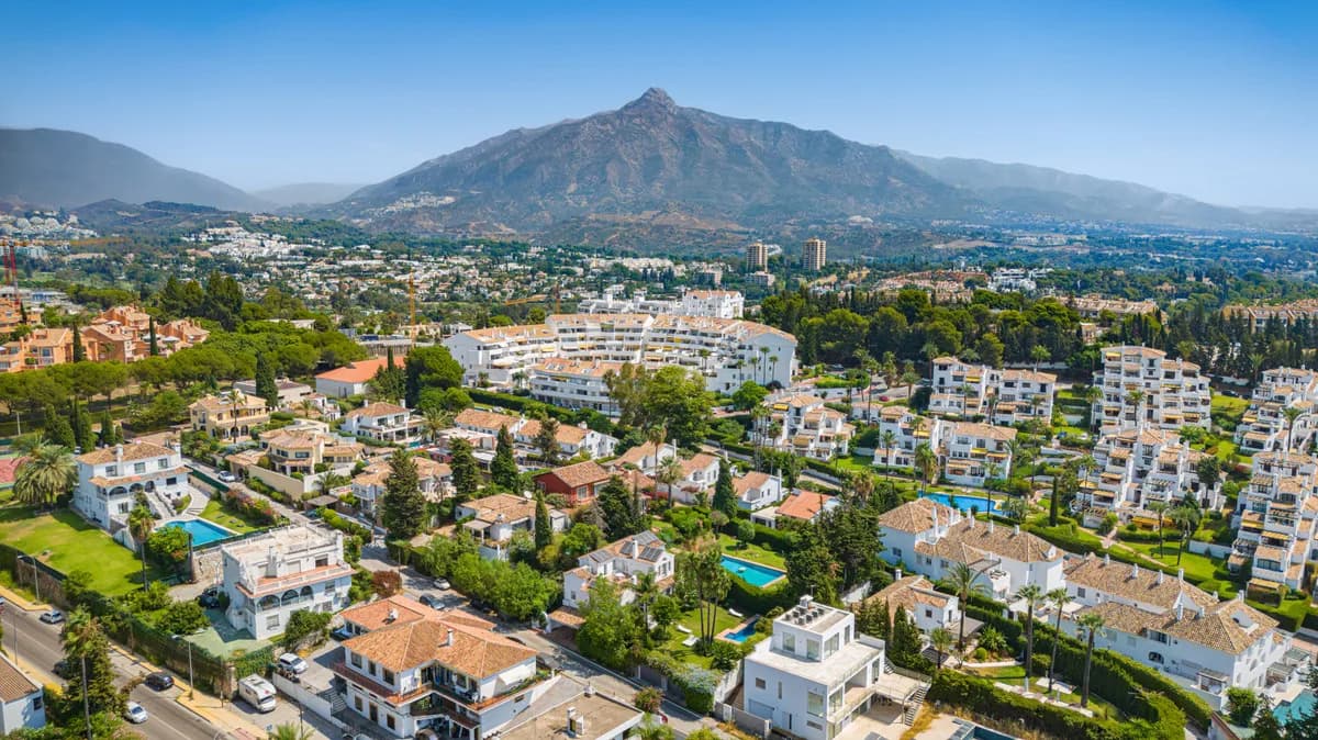 2 Bedroom Detached Villa for Sale in Nueva Andalucía, Málaga - Image 8