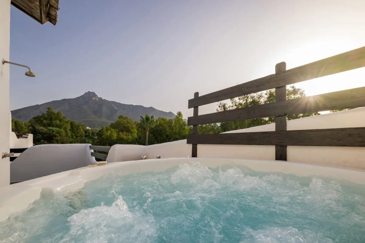3 Bedroom Semi-Detached House for Sale in Marbella, Málaga - Image 2