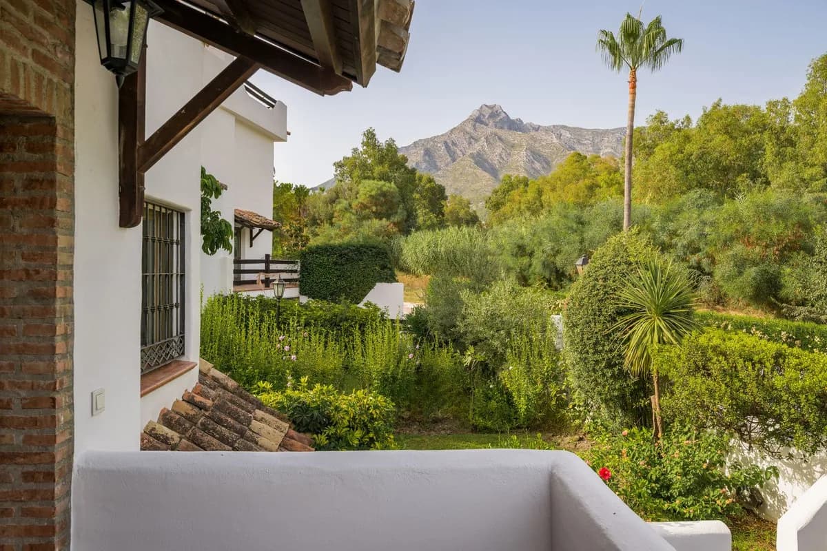 3 Bedroom Semi-Detached House for Sale in Marbella, Málaga - Image 3
