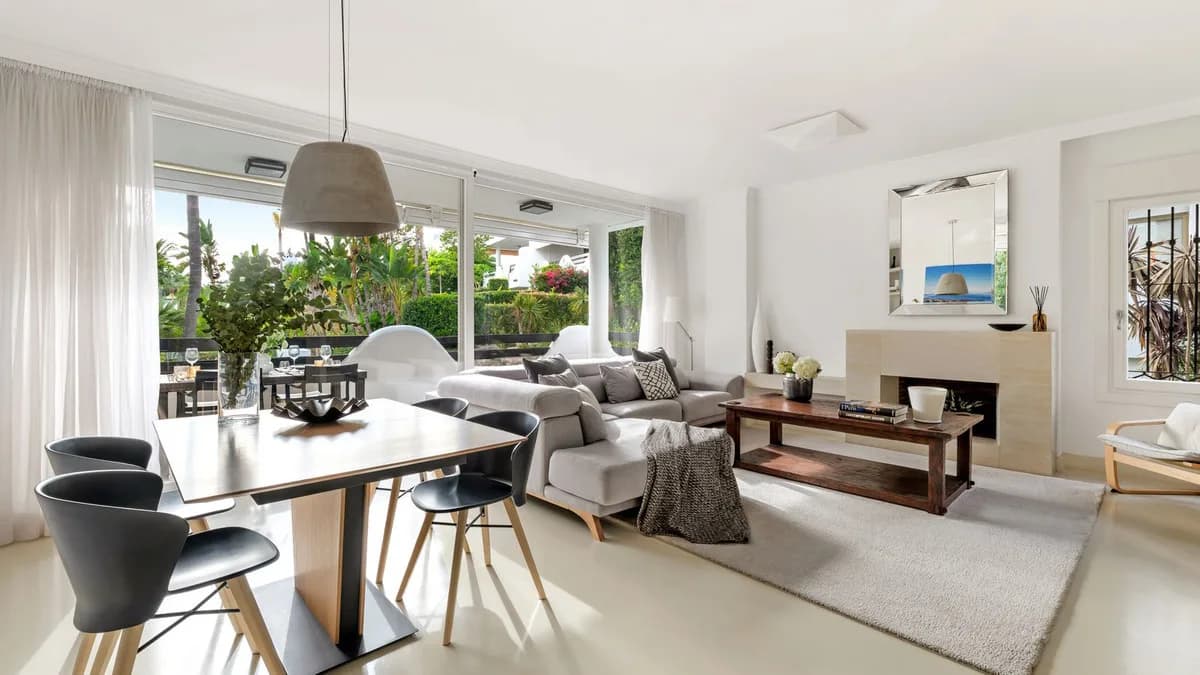 3 Bedroom Semi-Detached House for Sale in Marbella, Málaga - Image 6