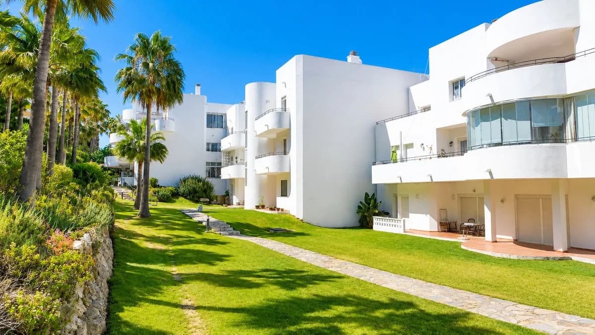 2 Bedroom Ground Floor Apartment for Sale in Estepona, Málaga - Image 2