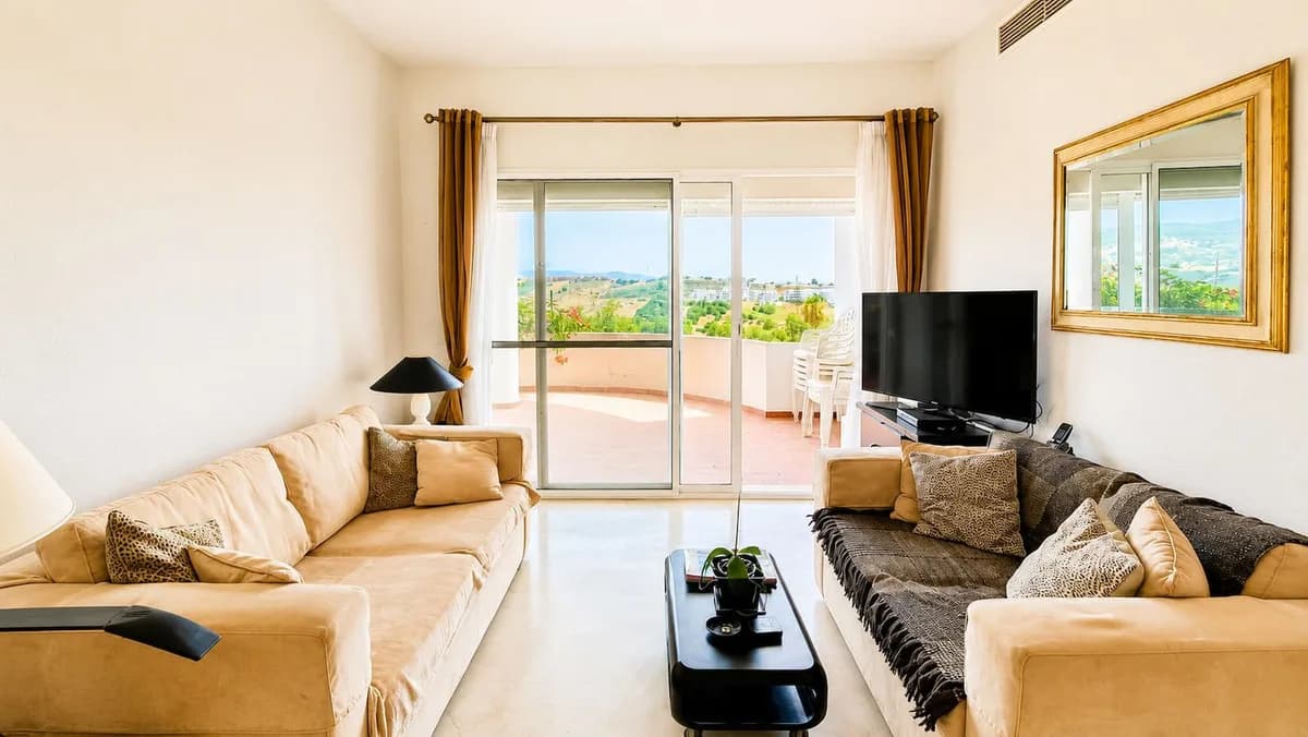 2 Bedroom Ground Floor Apartment for Sale in Estepona, Málaga - Image 5