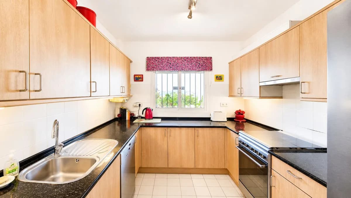 2 Bedroom Ground Floor Apartment for Sale in Estepona, Málaga - Image 8