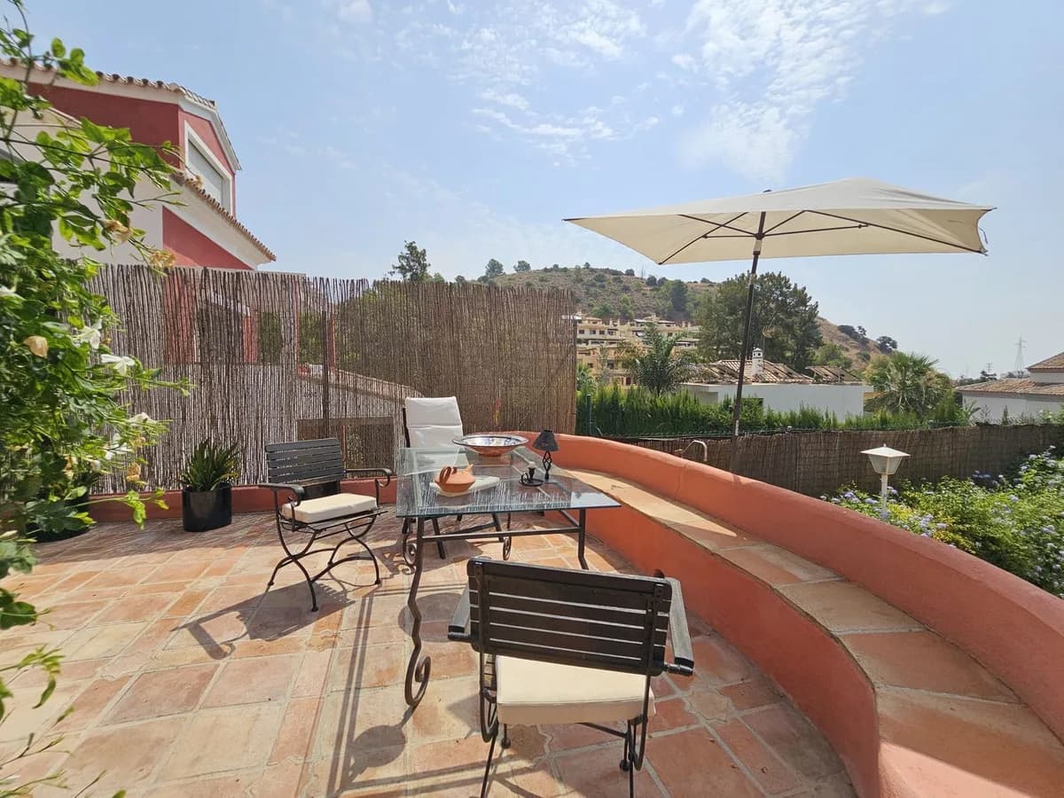 4 Bedroom Detached Villa for Sale in Pinares de San Antón, Málaga - Image 4