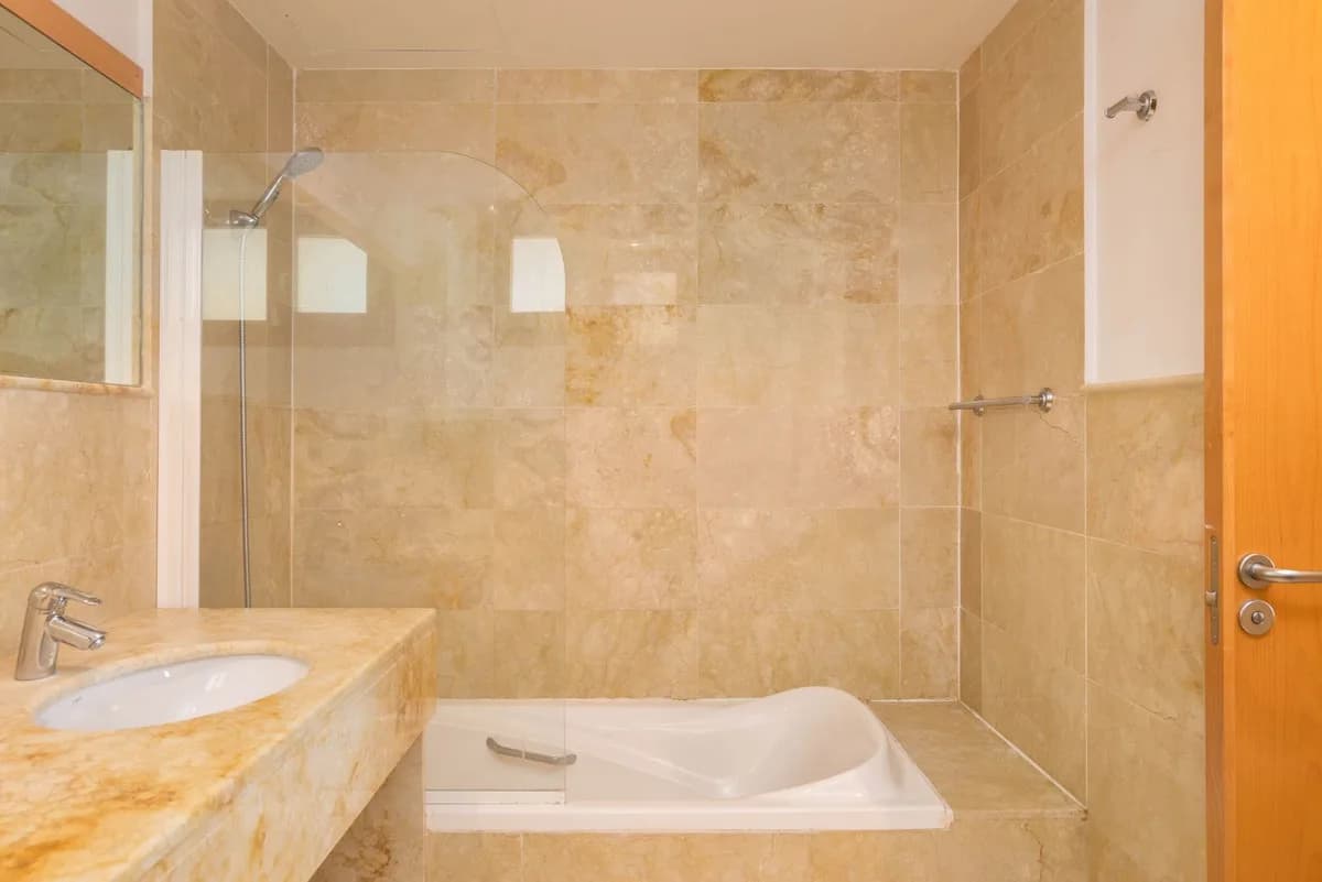 3 Bedroom Ground Floor Apartment for Sale in Altos de los Monteros, Málaga - Image 8