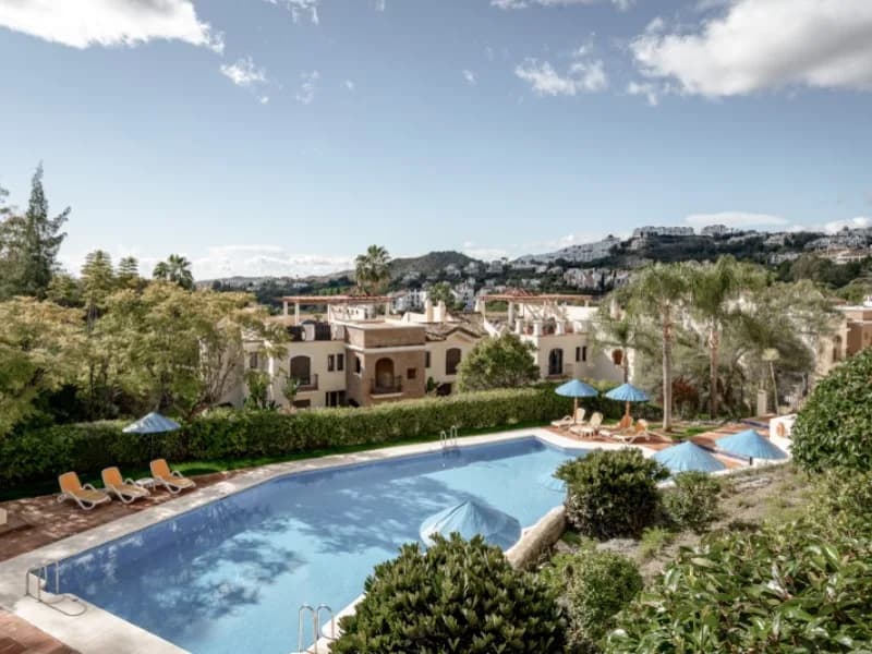 2 Bedroom Ground Floor Apartment for Sale in Benahavís, Málaga - Image 3