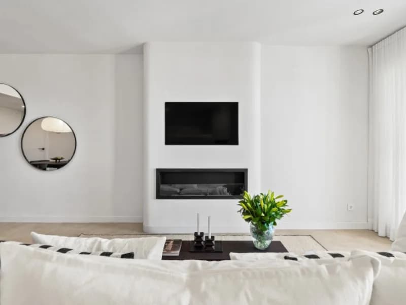 2 Bedroom Ground Floor Apartment for Sale in Benahavís, Málaga - Image 4