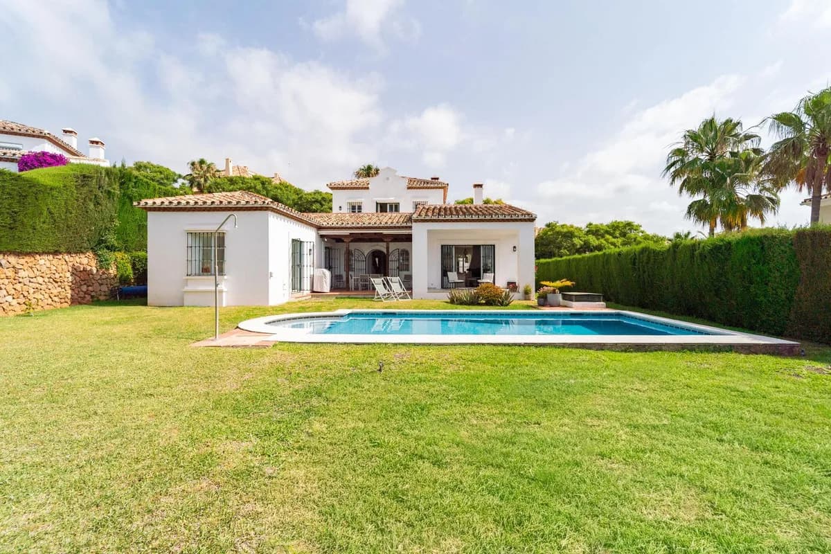 4 Bedroom Detached Villa for Sale in Elviria, Málaga