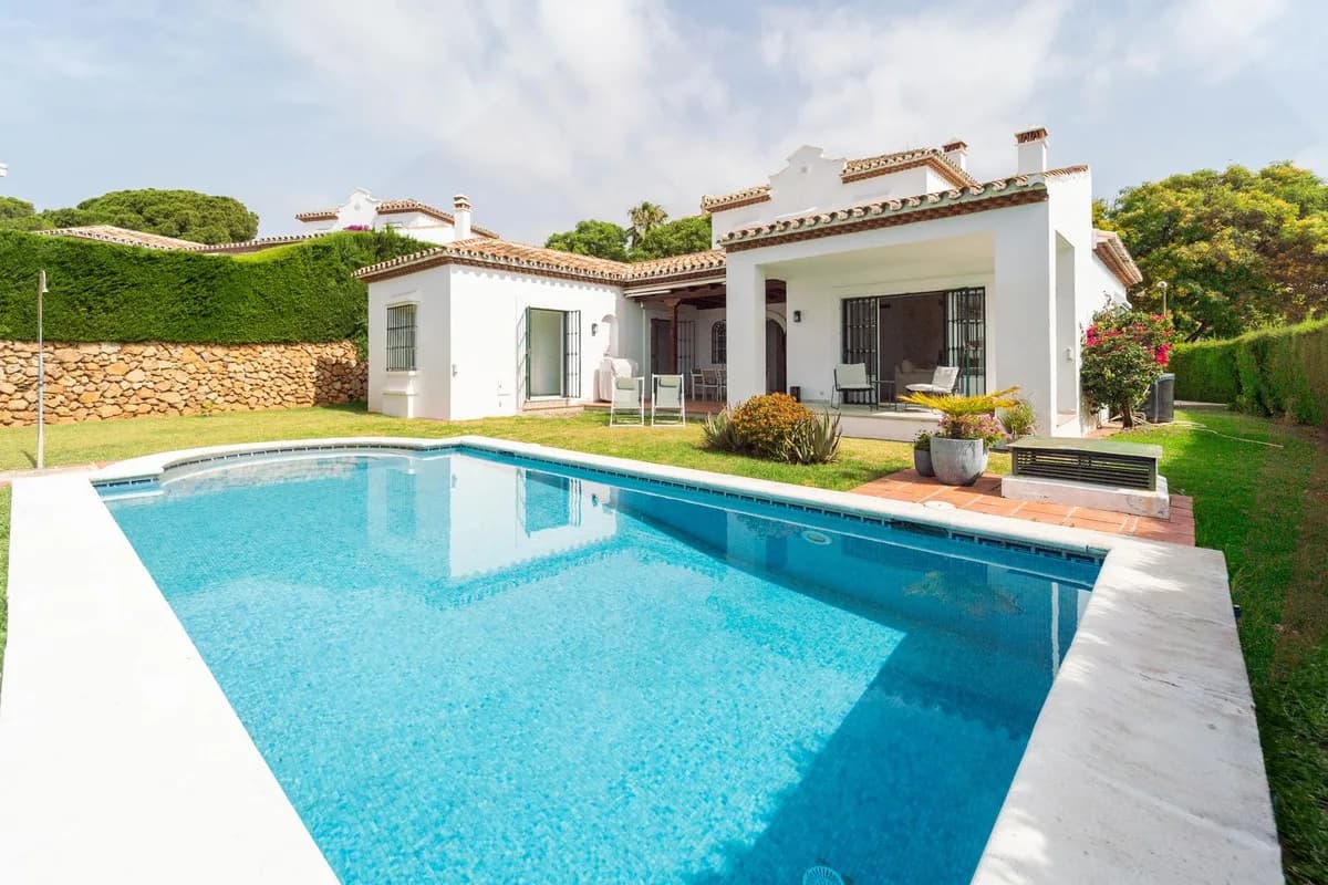 4 Bedroom Detached Villa for Sale in Elviria, Málaga - Image 3