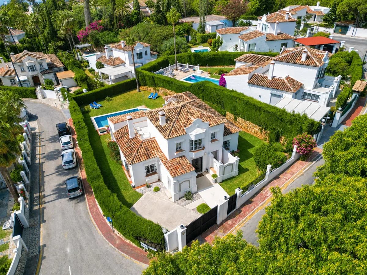 4 Bedroom Detached Villa for Sale in Elviria, Málaga - Image 5