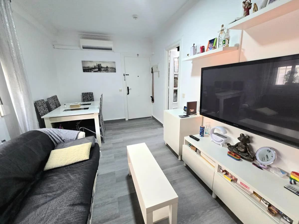 2 Bedroom Ground Floor Apartment for Sale in Torremolinos, Málaga - Image 2