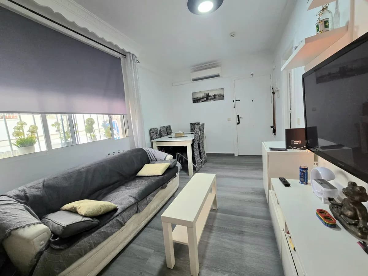2 Bedroom Ground Floor Apartment for Sale in Torremolinos, Málaga - Image 3