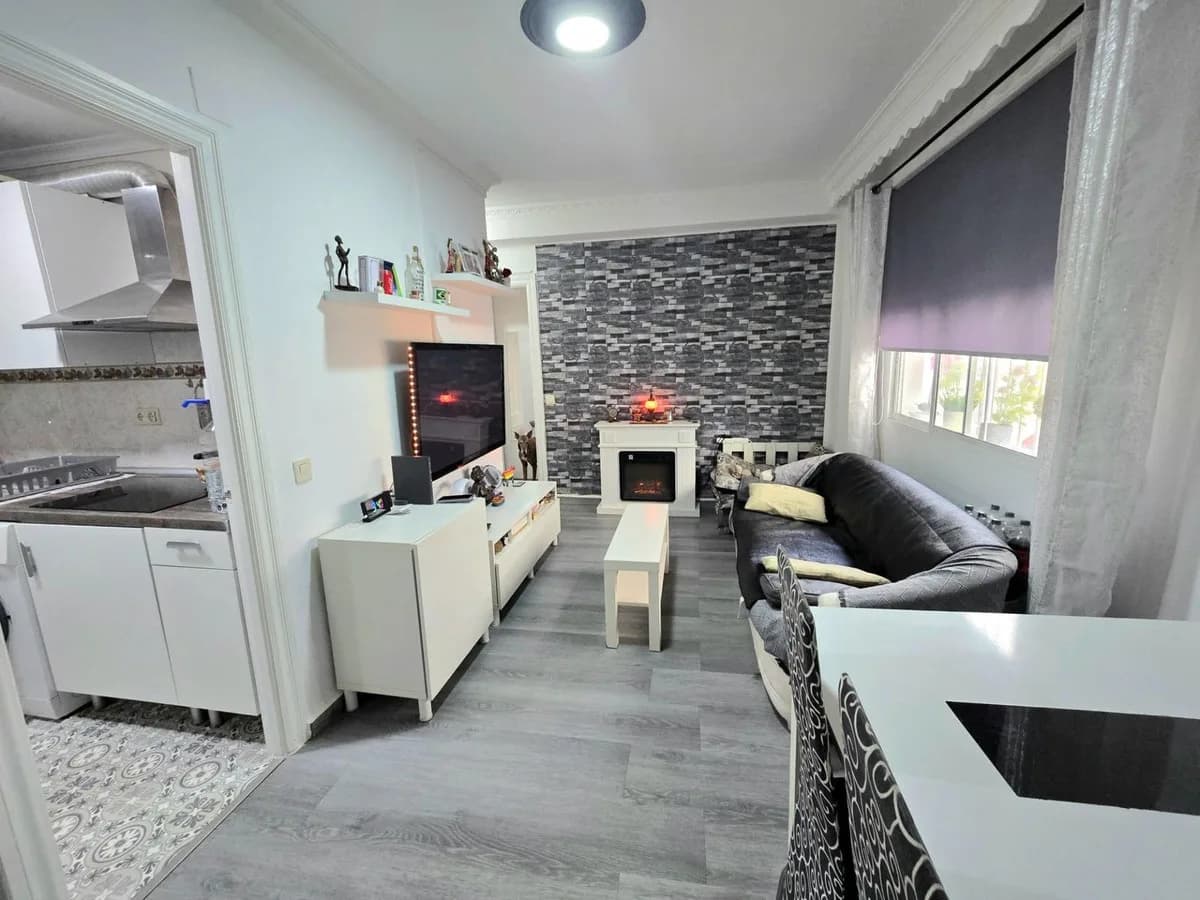 2 Bedroom Ground Floor Apartment for Sale in Torremolinos, Málaga - Image 4