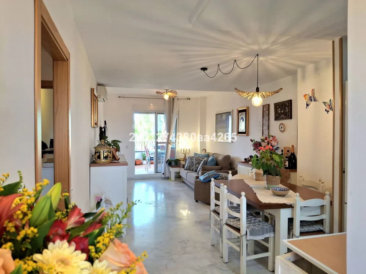 2 Bedroom Middle Floor Apartment for Sale in Riviera del Sol, Málaga - Image 2
