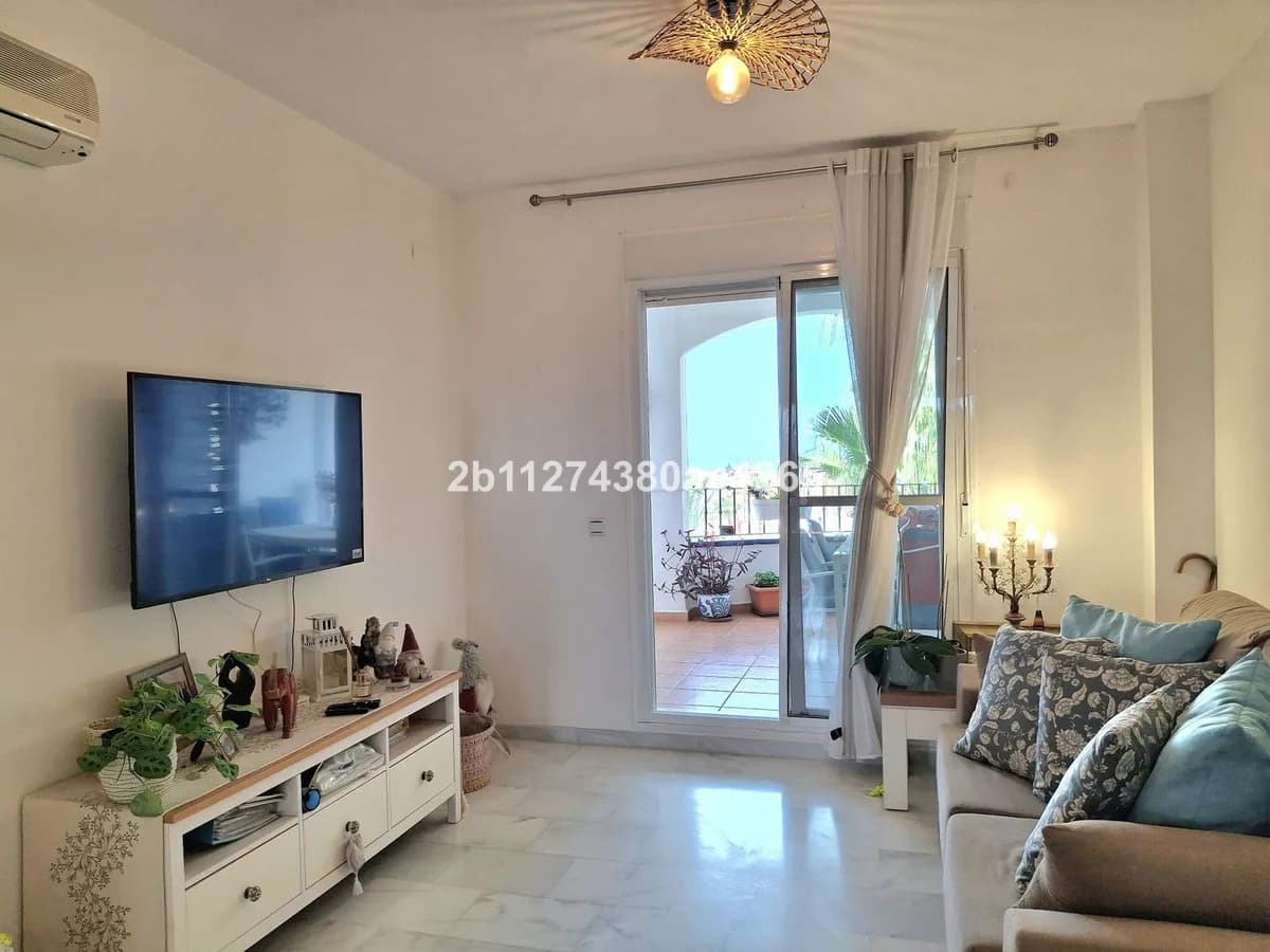 2 Bedroom Middle Floor Apartment for Sale in Riviera del Sol, Málaga - Image 3